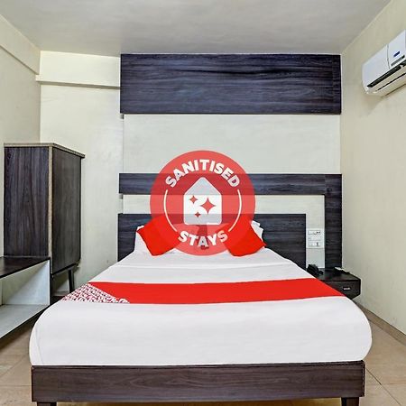 OYO 82461 Hotel Darshan Banquet And Rooms Surat Buitenkant foto