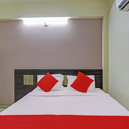 OYO 82461 Hotel Darshan Banquet And Rooms Surat Buitenkant foto