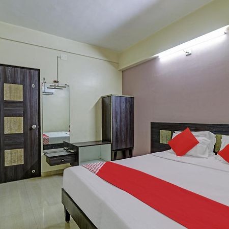 OYO 82461 Hotel Darshan Banquet And Rooms Surat Buitenkant foto