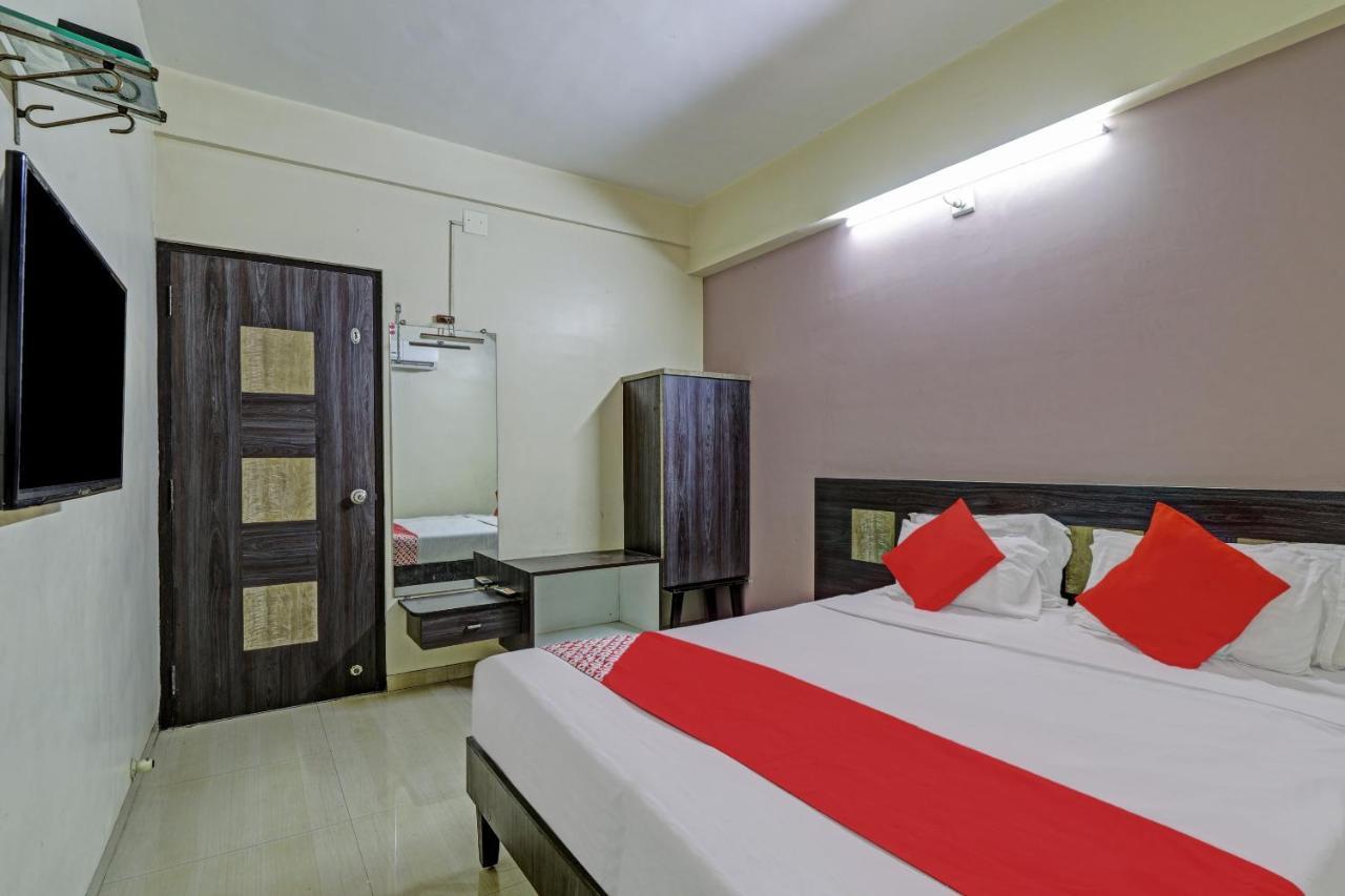 OYO 82461 Hotel Darshan Banquet And Rooms Surat Buitenkant foto