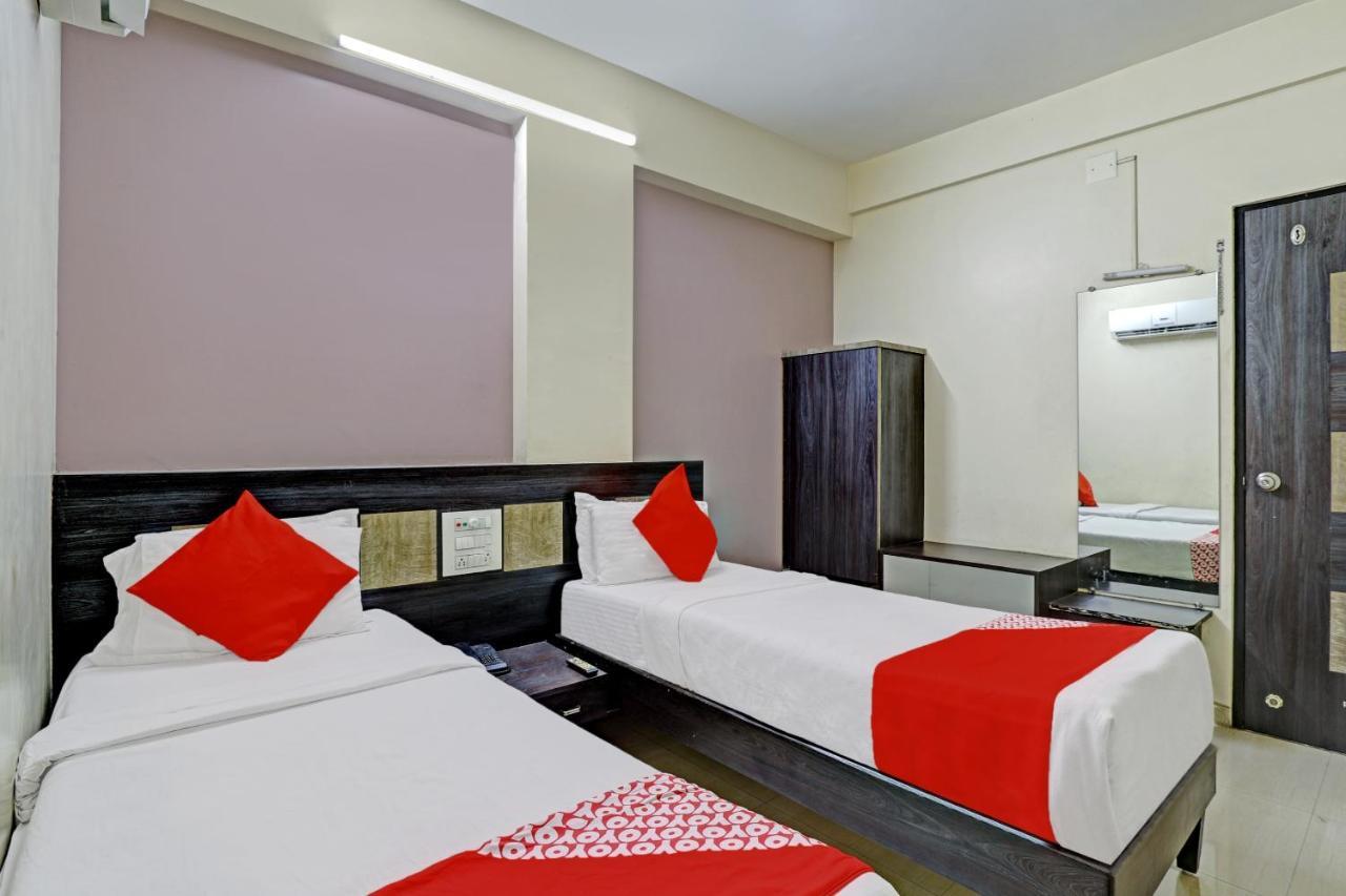 OYO 82461 Hotel Darshan Banquet And Rooms Surat Buitenkant foto