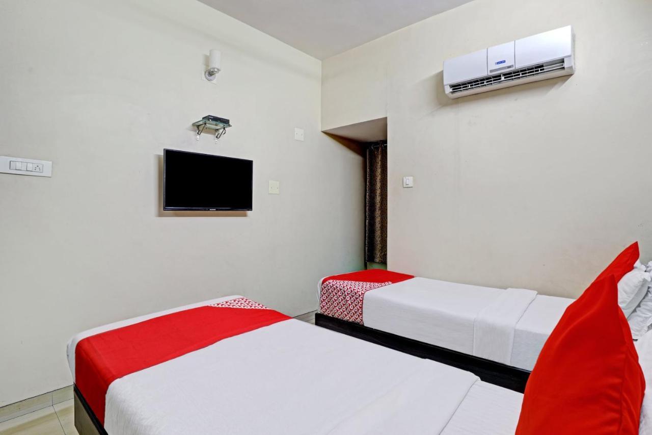 OYO 82461 Hotel Darshan Banquet And Rooms Surat Buitenkant foto