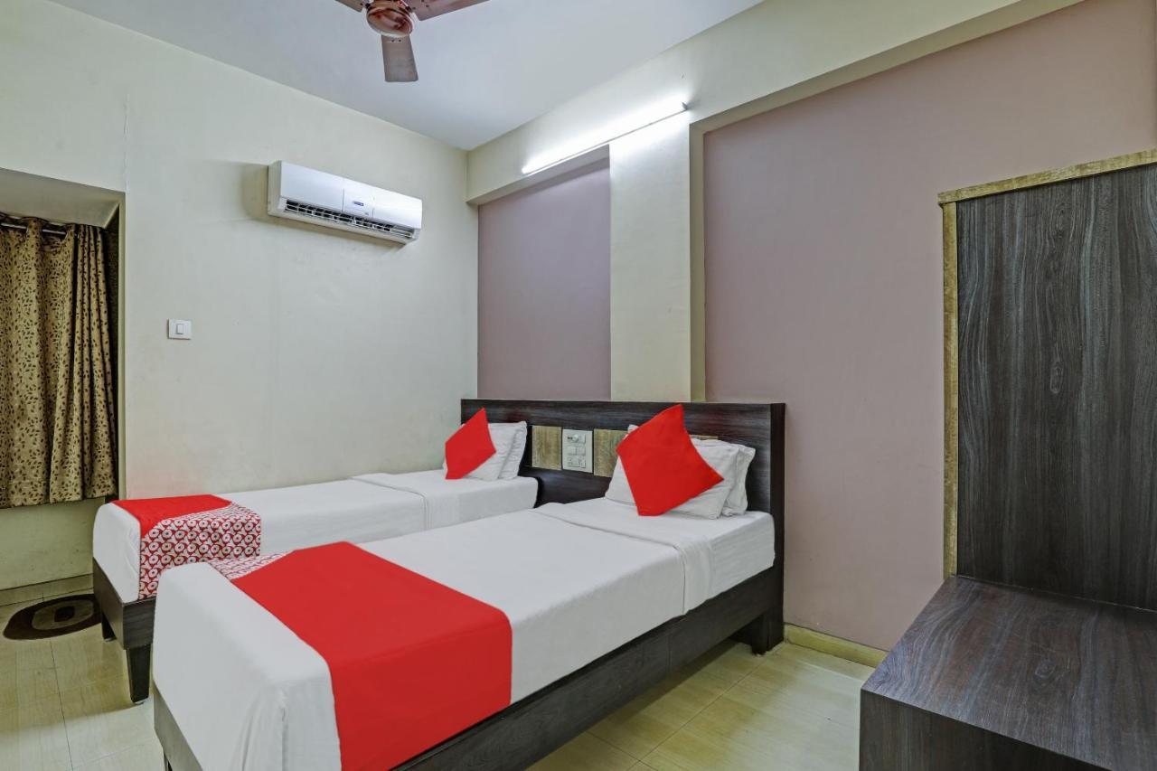OYO 82461 Hotel Darshan Banquet And Rooms Surat Buitenkant foto